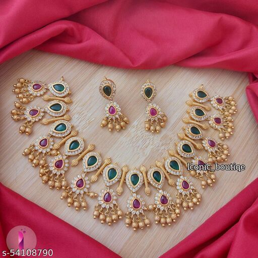 Shimmering Graceful Women Jewellery Set